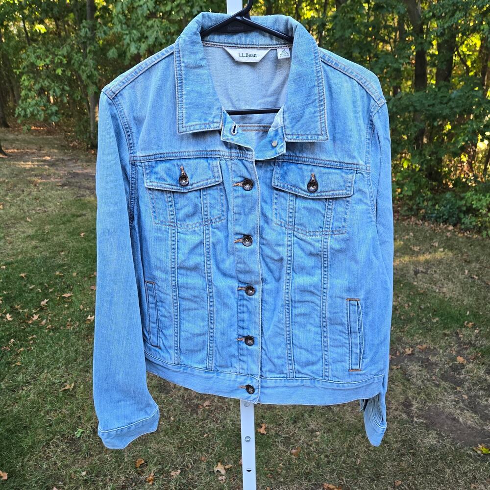 L.L. Bean Women's Denim Jacket Jean Classic Preppy LW004633A size Medium Petite